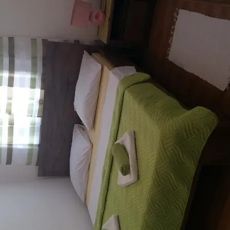 Dada דוברובניק